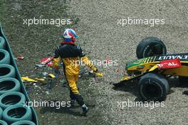 17.04.2010 Shanghai, China,  Vitaly Petrov (RUS), Renault F1 Team crashed - Formula 1 World Championship, Rd 4, Chinese Grand Prix, Saturday Practice