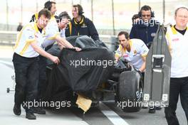 17.04.2010 Shanghai, China,  the car of Vitaly Petrov (RUS), Renault F1 Team is pushed back to the pits - Formula 1 World Championship, Rd 4, Chinese Grand Prix, Saturday