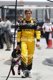 17.04.2010 Shanghai, China,  Vitaly Petrov (RUS), Renault F1 Team - Formula 1 World Championship, Rd 4, Chinese Grand Prix, Saturday Practice