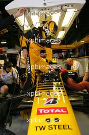 07.05.2010 Barcelona, Spain,  Robert Kubica (POL), Renault F1 Team - Formula 1 World Championship, Rd 5, Spanish Grand Prix, Friday Practice