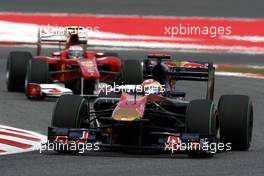 07.05.2010 Barcelona, Spain,  Sébastien Buemi (SUI), Scuderia Toro Rosso leads Fernando Alonso (ESP), Scuderia Ferrari - Formula 1 World Championship, Rd 5, Spanish Grand Prix, Friday Practice