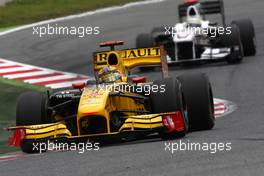 07.05.2010 Barcelona, Spain,  Robert Kubica (POL), Renault F1 Team, R30 - Formula 1 World Championship, Rd 5, Spanish Grand Prix, Friday Practice