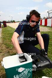 09.05.2010 Barcelona, Spain,  Cosworth engineer - Formula 1 World Championship, Rd 5, Spanish Grand Prix, Sunday Pre-Race Grid