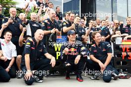 09.05.2010 Barcelona, Spain,  Mark Webber (AUS), Red Bull Racing celebrates with the team  - Formula 1 World Championship, Rd 5, Spanish Grand Prix, Sunday Podium