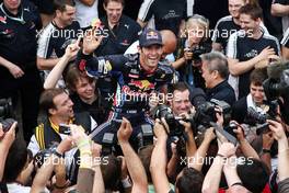 09.05.2010 Barcelona, Spain,  Mark Webber (AUS), Red Bull Racing celebrates with the team - Formula 1 World Championship, Rd 5, Spanish Grand Prix, Sunday Podium