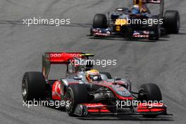 09.05.2010 Barcelona, Spain,  Lewis Hamilton (GBR), McLaren Mercedes, MP4-25 leads Sebastian Vettel (GER), Red Bull Racing, RB6 - Formula 1 World Championship, Rd 5, Spanish Grand Prix, Sunday Race