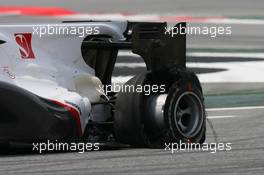 09.05.2010 Barcelona, Spain,  Pedro de la Rosa (ESP), BMW Sauber F1 Team with a punctured tyre - Formula 1 World Championship, Rd 5, Spanish Grand Prix, Sunday Race
