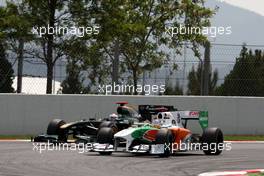 09.05.2010 Barcelona, Spain,  Adrian Sutil (GER), Force India F1 Team, VJM-02, Jarno Trulli (ITA), Lotus F1 Team, T127 - Formula 1 World Championship, Rd 5, Spanish Grand Prix, Sunday Race