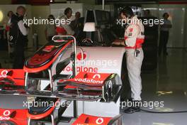 09.05.2010 Barcelona, Spain,  McLaren Mercedes box - Formula 1 World Championship, Rd 5, Spanish Grand Prix, Sunday