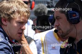 27.06.2010 Valencia, Spain,  Sebastian Vettel (GER), Red Bull Racing talks with Guillaume Rocquelin - Formula 1 World Championship, Rd 9, European Grand Prix, Sunday Pre-Race Grid