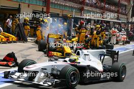 27.06.2010 Valencia, Spain,  Robert Kubica (POL), Renault F1 Team pit stop - Formula 1 World Championship, Rd 9, European Grand Prix, Sunday Race