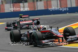 27.06.2010 Valencia, Spain,  Karun Chandhok (IND), Hispania Racing F1 Team HRT leads Bruno Senna (BRA), Hispania Racing F1 Team, HRT - Formula 1 World Championship, Rd 9, European Grand Prix, Sunday Race