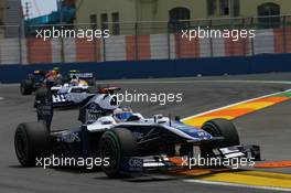27.06.2010 Valencia, Spain,  Rubens Barrichello (BRA), Williams F1 Team leads Nico Hulkenberg (GER), Williams F1 Team - Formula 1 World Championship, Rd 9, European Grand Prix, Sunday Race