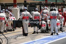 27.06.2010 Valencia, Spain,  Lewis Hamilton (GBR), McLaren Mercedes gets a new front wing during the pit stop - Formula 1 World Championship, Rd 9, European Grand Prix, Sunday Race
