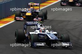 27.06.2010 Valencia, Spain,  Nico Hulkenberg (GER), Williams F1 Team leads Mark Webber (AUS), Red Bull Racing - Formula 1 World Championship, Rd 9, European Grand Prix, Sunday Race