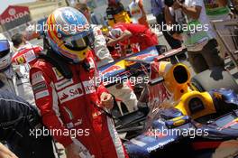 26.06.2010 Valencia, Spain,  Fernando Alonso (ESP), Scuderia Ferrari has a look at the Red Bull - Formula 1 World Championship, Rd 9, European Grand Prix, Saturday Qualifying