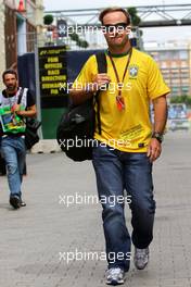 24.06.2010 Valencia, Spain,  Rubens Barrichello (BRA), Williams F1 Team in a Brazilian football shirt - Formula 1 World Championship, Rd 9, European Grand Prix, Thursday