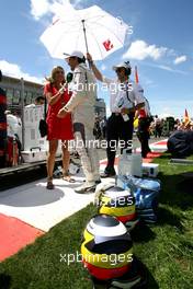11.07.2010 Silverstone, England,  Pedro de la Rosa (ESP), BMW Sauber F1 Team   - Formula 1 World Championship, Rd 10, British Grand Prix, Sunday Pre-Race Grid