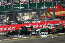 11.07.2010 Silverstone, England,  Heikki Kovalainen (FIN), Lotus F1 Team and Vitantonio Liuzzi (ITA), Force India F1 Team - Formula 1 World Championship, Rd 10, British Grand Prix, Sunday Race
