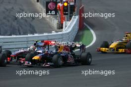 11.07.2010 Silverstone, England,  Start of the race, Lewis Hamilton (GBR), McLaren Mercedes and Sebastian Vettel (GER), Red Bull Racing  - Formula 1 World Championship, Rd 10, British Grand Prix, Sunday Race