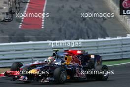 11.07.2010 Silverstone, England,  Start of the race, Sebastian Vettel (GER), Red Bull Racing and Lewis Hamilton (GBR), McLaren Mercedes  - Formula 1 World Championship, Rd 10, British Grand Prix, Sunday Race