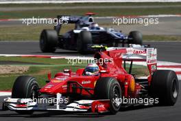 11.07.2010 Silverstone, England,  Fernando Alonso (ESP), Scuderia Ferrari, F10, Rubens Barrichello (BRA), Williams F1 Team, FW32 - Formula 1 World Championship, Rd 10, British Grand Prix, Sunday Race