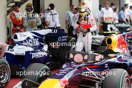 10.07.2010 Silverstone, England,  Lewis Hamilton (GBR), McLaren Mercedes, takes a look at the Red Bull - Formula 1 World Championship, Rd 10, British Grand Prix, Saturday Qualifying