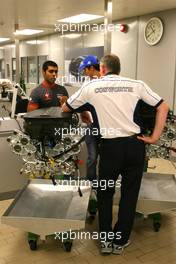 08.07.2010 Silverstone, England,  Mark Gallagher (IRL), General Manager of Cosworth's F1 Business Unit  and Karun Chandhok (IND), Hispania Racing F1 Team HRT, visit of the Cosworth factory in Northhampton - Formula 1 World Championship, Rd 10, British Grand Prix, Thursday