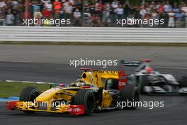 25.07.2010 Hockenheim, Germany,  Robert Kubica (POL), Renault F1 Team leads Michael Schumacher (GER), Mercedes GP Petronas - Formula 1 World Championship, Rd 11, German Grand Prix, Sunday Race