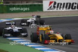 25.07.2010 Hockenheim, Germany,  Vitaly Petrov (RUS), Renault F1 Team leads Nico Hulkenberg (GER), Williams F1 Team - Formula 1 World Championship, Rd 11, German Grand Prix, Sunday Race