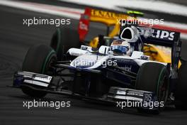 25.07.2010 Hockenheim, Germany,  Rubens Barrichello (BRA), Williams F1 Team, FW32 leads Vitaly Petrov (RUS), Renault F1 Team - Formula 1 World Championship, Rd 11, German Grand Prix, Sunday Race