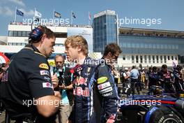 01.08.2010 Budapest, Hungary,  Guillaume Rocquelin his engineer and Sebastian Vettel (GER), Red Bull Racing - Formula 1 World Championship, Rd 12, Hungarian Grand Prix, Sunday Pre-Race Grid