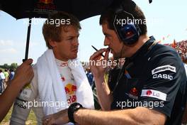 01.08.2010 Budapest, Hungary,  Sebastian Vettel (GER), Red Bull Racing and  Guillaume Rocquelin his engineer - Formula 1 World Championship, Rd 12, Hungarian Grand Prix, Sunday Pre-Race Grid