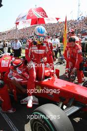 01.08.2010 Budapest, Hungary,  Fernando Alonso (ESP), Scuderia Ferrari - Formula 1 World Championship, Rd 12, Hungarian Grand Prix, Sunday Pre-Race Grid