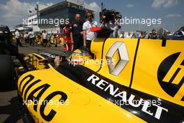 01.08.2010 Budapest, Hungary,  Robert Kubica (POL), Renault F1 Team - Formula 1 World Championship, Rd 12, Hungarian Grand Prix, Sunday Pre-Race Grid