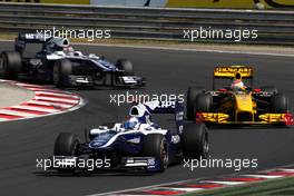 01.08.2010 Budapest, Hungary,  Rubens Barrichello (BRA), Williams F1 Team, FW32 leads Vitaly Petrov (RUS), Renault F1 Team, R30 - Formula 1 World Championship, Rd 12, Hungarian Grand Prix, Sunday Race
