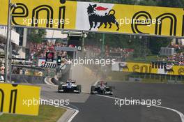 01.08.2010 Budapest, Hungary,  Rubens Barrichello (BRA), Williams F1 Team and Michael Schumacher (GER), Mercedes GP Petronas - Formula 1 World Championship, Rd 12, Hungarian Grand Prix, Sunday Race