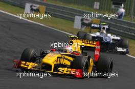 01.08.2010 Budapest, Hungary,  Vitaly Petrov (RUS), Renault F1 Team leads Nico Hulkenberg (GER), Williams F1 Team - Formula 1 World Championship, Rd 12, Hungarian Grand Prix, Sunday Race