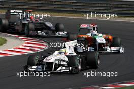 01.08.2010 Budapest, Hungary,  Pedro de la Rosa (ESP), BMW Sauber F1 Team, C29 leads Adrian Sutil (GER), Force India F1 Team, VJM-02 - Formula 1 World Championship, Rd 12, Hungarian Grand Prix, Sunday Race