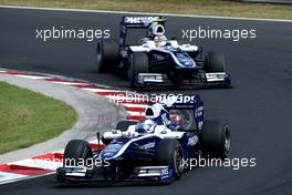 01.08.2010 Budapest, Hungary,  Rubens Barrichello (BRA), Williams F1 Team, FW32 leads Nico Hulkenberg (GER), Williams F1 Team, FW32 - Formula 1 World Championship, Rd 12, Hungarian Grand Prix, Sunday Race