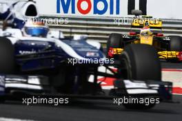 01.08.2010 Budapest, Hungary,  Rubens Barrichello (BRA), Williams F1 Team leads Vitaly Petrov (RUS), Renault F1 Team - Formula 1 World Championship, Rd 12, Hungarian Grand Prix, Sunday Race