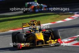 10.09.2010 Monza, Italy,  Robert Kubica (POL), Renault F1 Team  - Formula 1 World Championship, Rd 14, Italian Grand Prix, Friday Practice