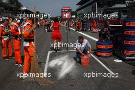 12.09.2010 Monza, Italy,  Sébastien Buemi (SUI), Scuderia Toro Rosso grid position has some oil cleaned up - Formula 1 World Championship, Rd 14, Italian Grand Prix, Sunday Pre-Race Grid