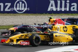 12.09.2010 Monza, Italy,  Mark Webber (AUS), Red Bull Racing and Robert Kubica (POL), Renault F1 Team  - Formula 1 World Championship, Rd 14, Italian Grand Prix, Sunday Race