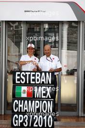 12.09.2010 Monza, Italy,  Esteban Gutierrez celebrates winning the GP3 Championship, with the BMW Sauber F1 Team and Peter Sauber (SUI), BMW Sauber F1 Team, Team Principal - Formula 1 World Championship, Rd 14, Italian Grand Prix, Sunday