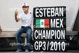 12.09.2010 Monza, Italy,  Esteban Gutierrez celebrates winning the GP3 Championship, with the BMW Sauber F1 Team - Formula 1 World Championship, Rd 14, Italian Grand Prix, Sunday