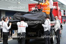 17.02.2010 Jerez, Spain,  The car of Lewis Hamilton (GBR), McLaren Mercedes, MP4-25 is returned to te pits - Formula 1 Testing, Jerez, Spain
