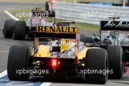08.10.2010 Suzuka, Japan,  Robert Kubica (POL), Renault F1 Team  - Formula 1 World Championship, Rd 16, Japanese Grand Prix, Friday Practice