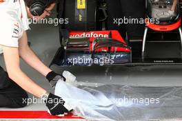 08.10.2010 Suzuka, Japan,  Aero paint on the front wing of the Lewis Hamilton (GBR), McLaren Mercedes, MP4-25 - Formula 1 World Championship, Rd 16, Japanese Grand Prix, Friday Practice