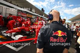 10.10.2010 Suzuka, Japan,  Adrian Newey (GBR), Red Bull Racing, Technical Operations Director checks out the Ferrari - Formula 1 World Championship, Rd 16, Japanese Grand Prix, Sunday Pre-Race Grid
